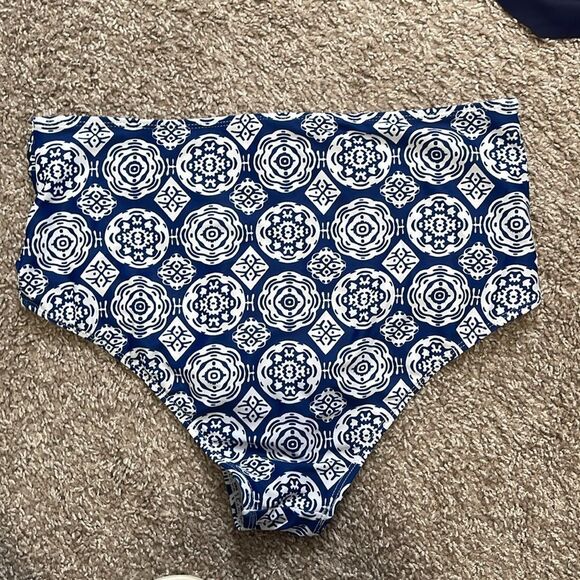 Women’s two piece bathing suit! - Picture 2 of 5